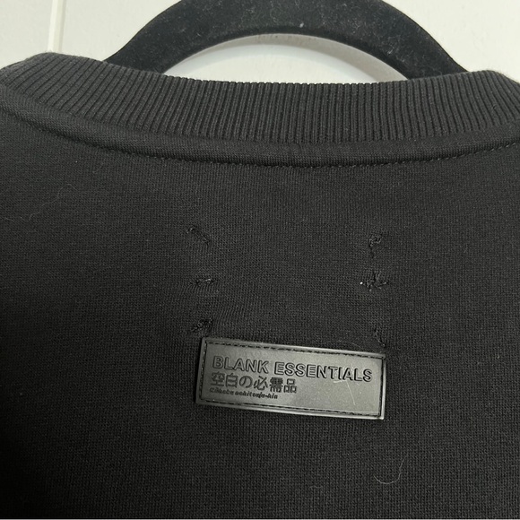 Blank Essentials Arch Sweatshirt in Black Rised Letters Men's Medium - Picture 4 of 9